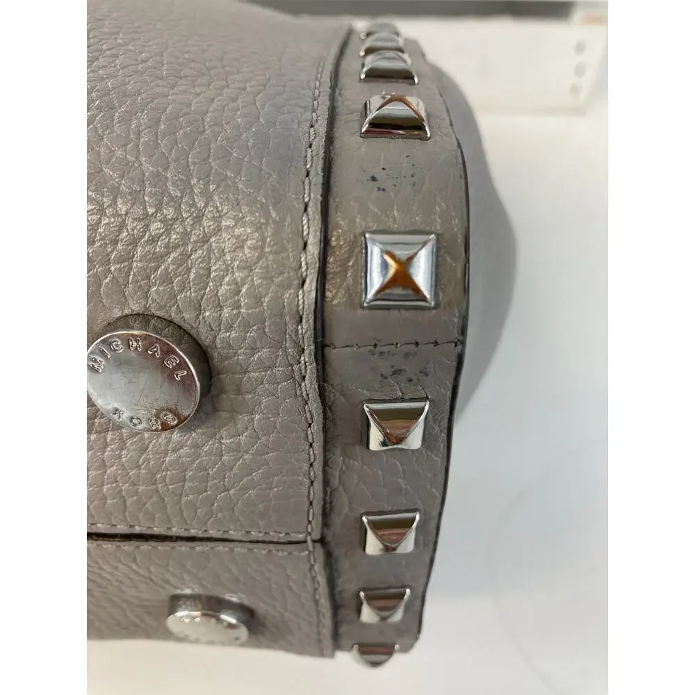 MICHAEL KORS LARGE GRAY PEBBLED LEATHER STUDED SHOULDER BAG